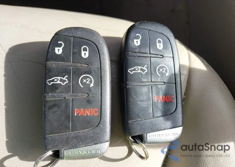 2013 Chrysler 300 Motown z USA, uszkodzony, nr VIN 2C3CCAAG8DH615293